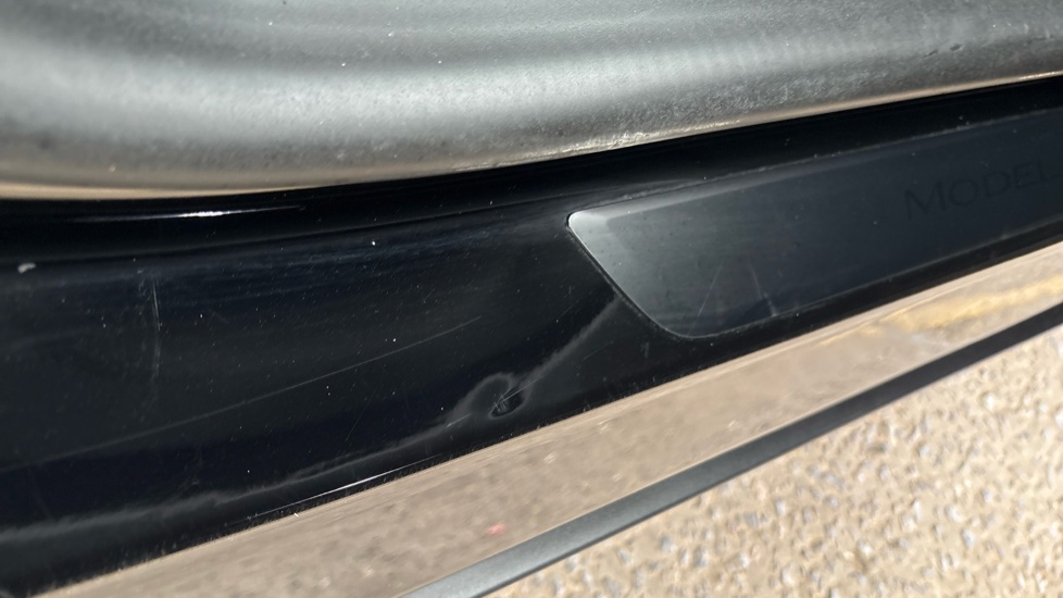 TESLA MODEL Y dent and scratches