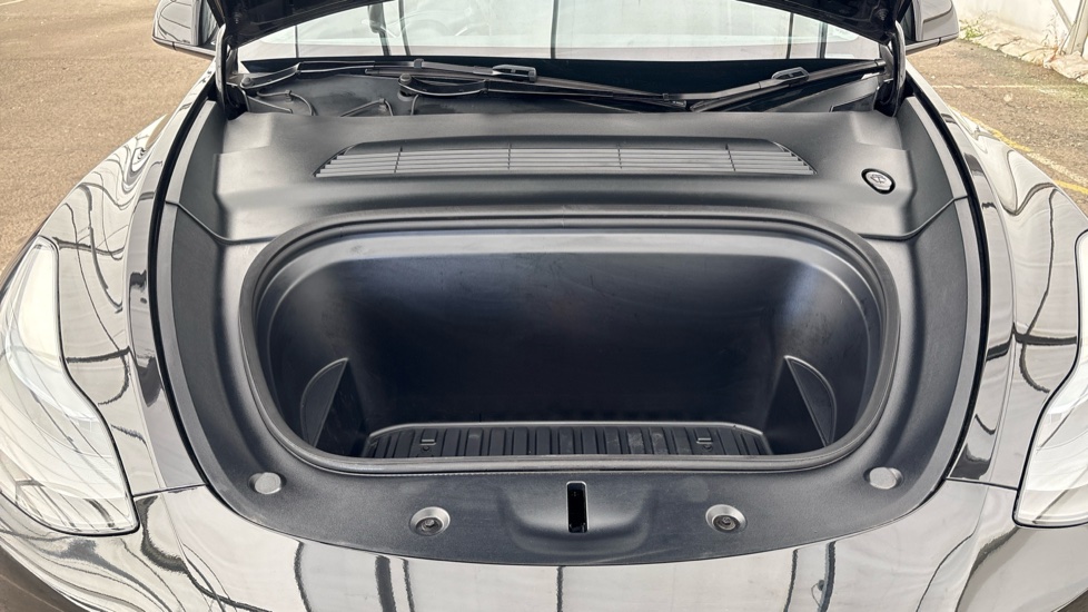 TESLA MODEL Y Image 16