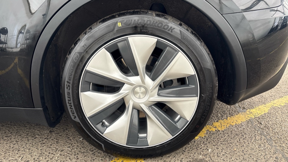 TESLA MODEL Y Image 18