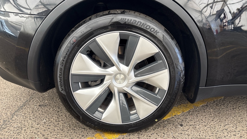 TESLA MODEL Y Image 19