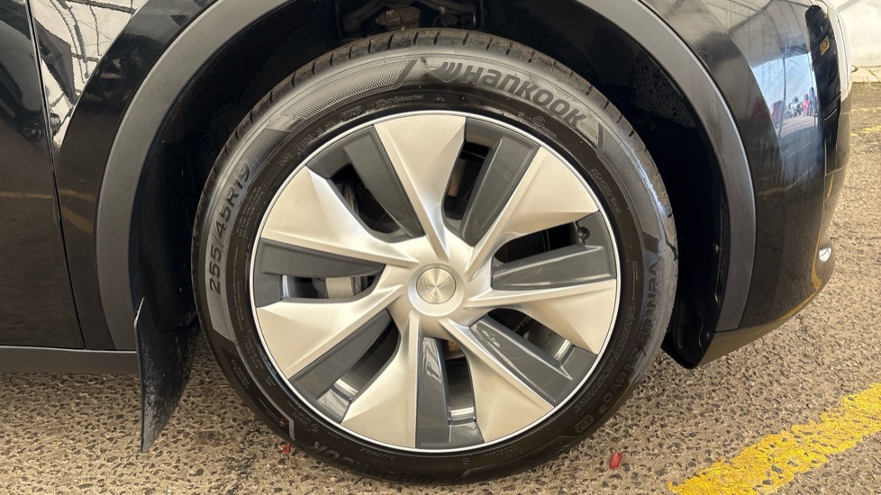 TESLA MODEL Y Image 20