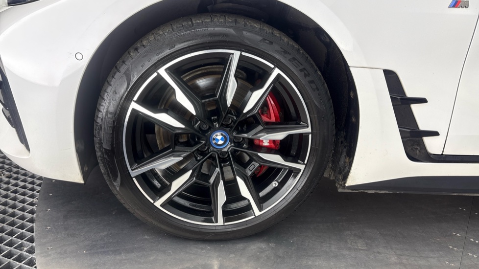BMW I4 Image 17