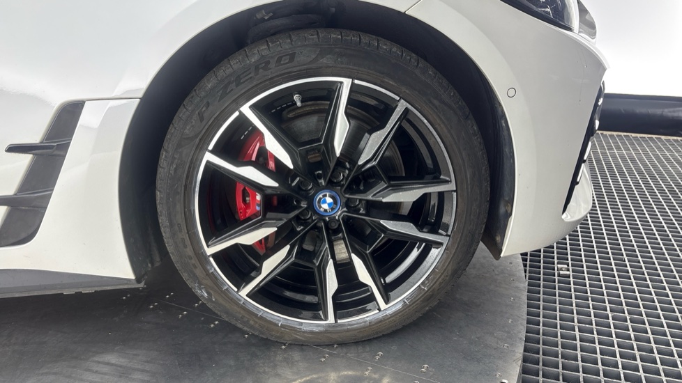BMW I4 Image 20