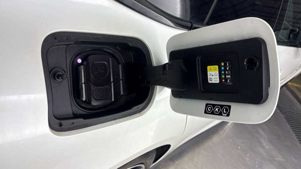 BMW I4 Image 21