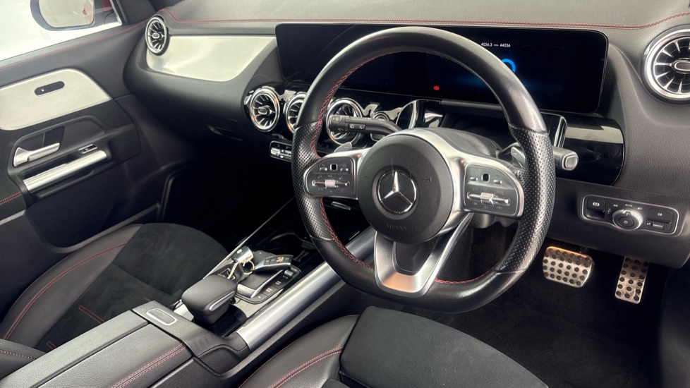 MERCEDES EQA Image 9