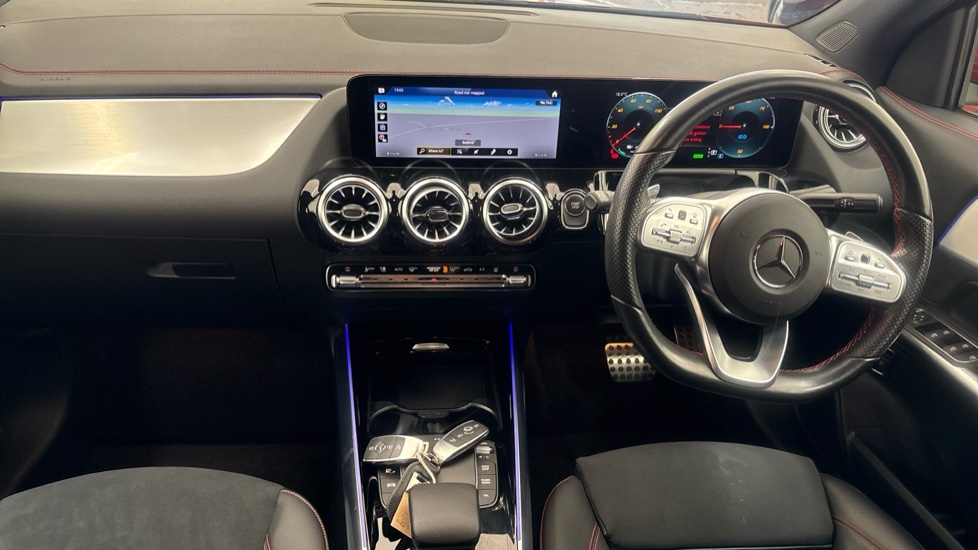 MERCEDES EQA Image 11