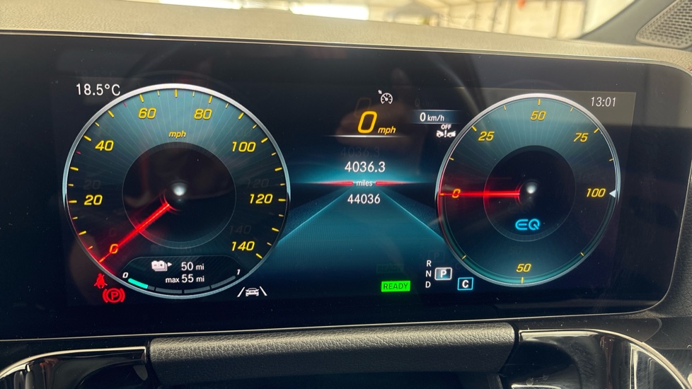 MERCEDES EQA Image 13