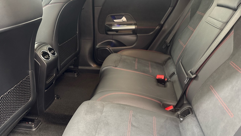 MERCEDES EQA Image 14