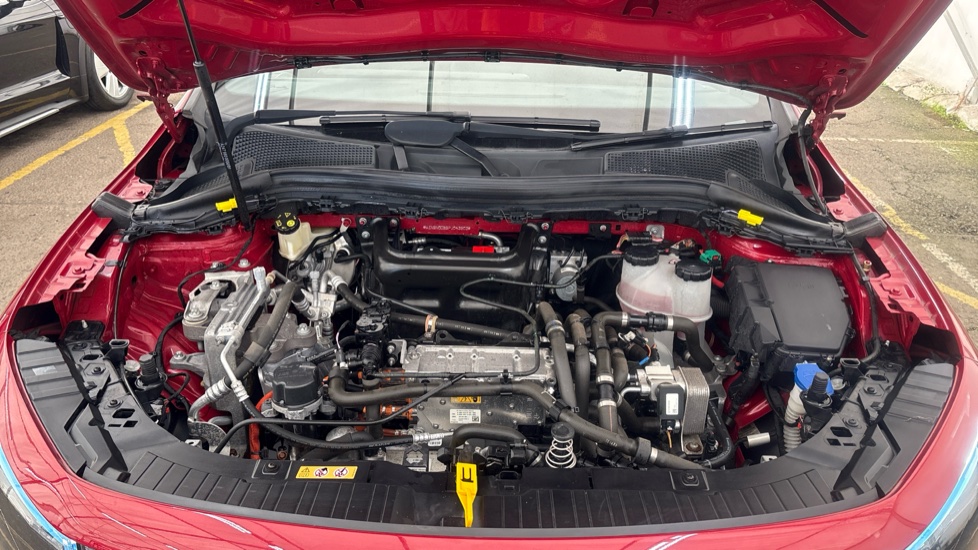 MERCEDES EQA Image 16
