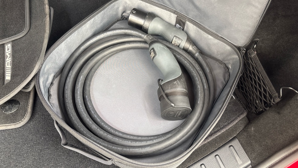 MERCEDES EQA Image 22