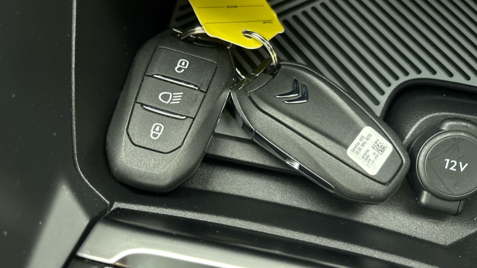 CITROEN C4 two keys