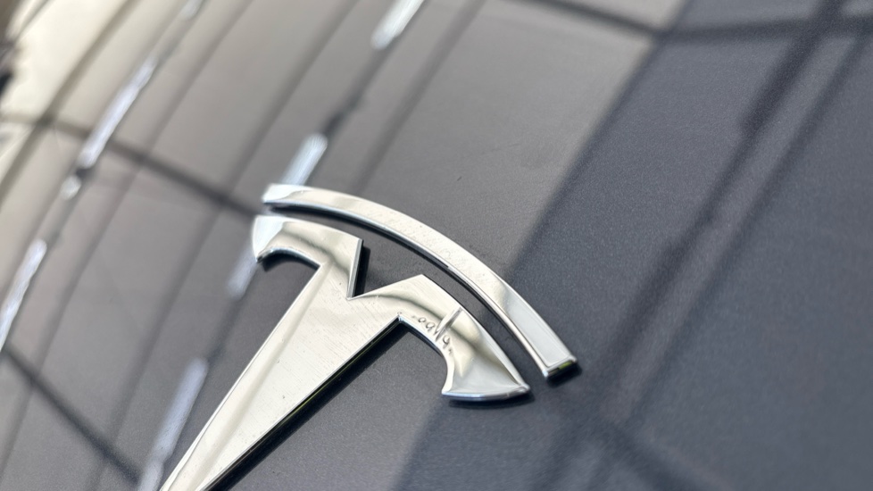 TESLA MODEL 3 Imperfection