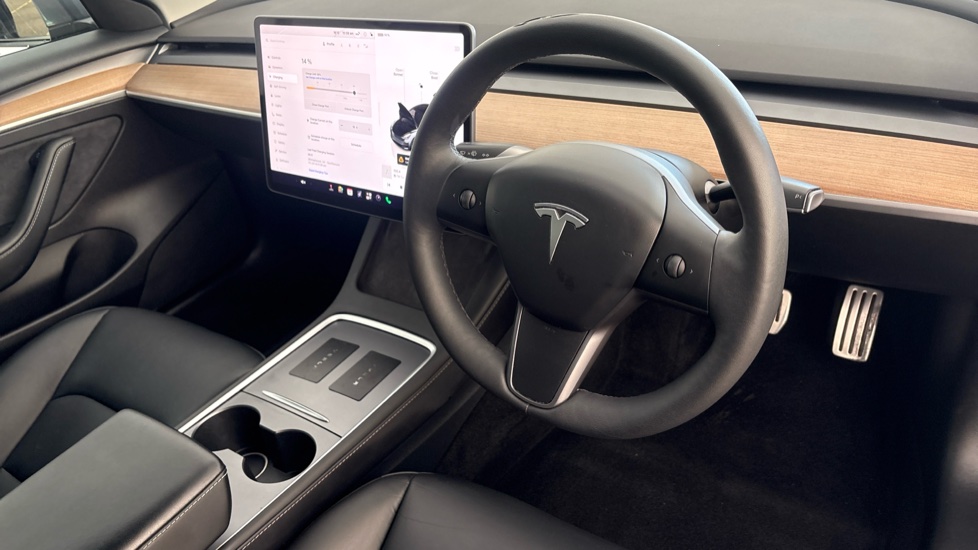 TESLA MODEL 3 Image 9