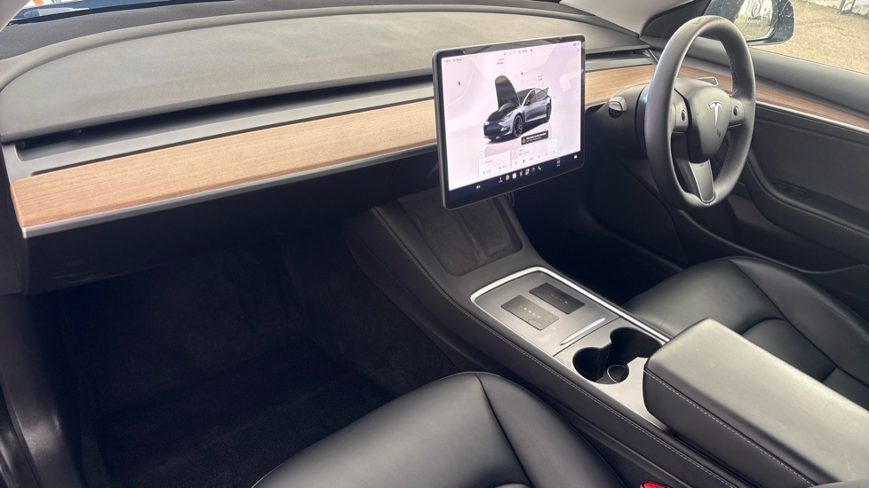 TESLA MODEL 3 Image 10