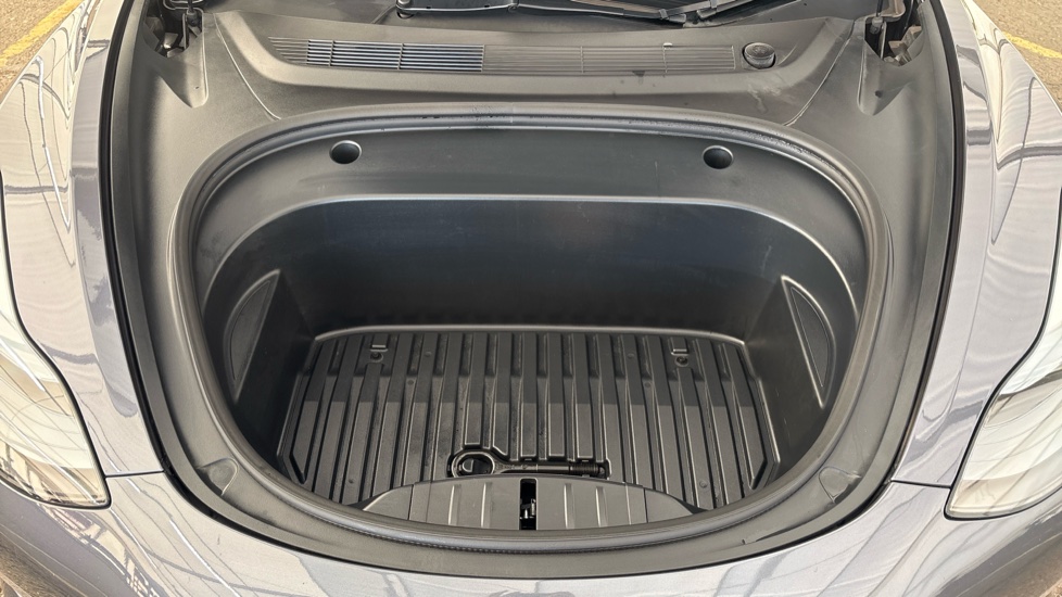TESLA MODEL 3 Image 16