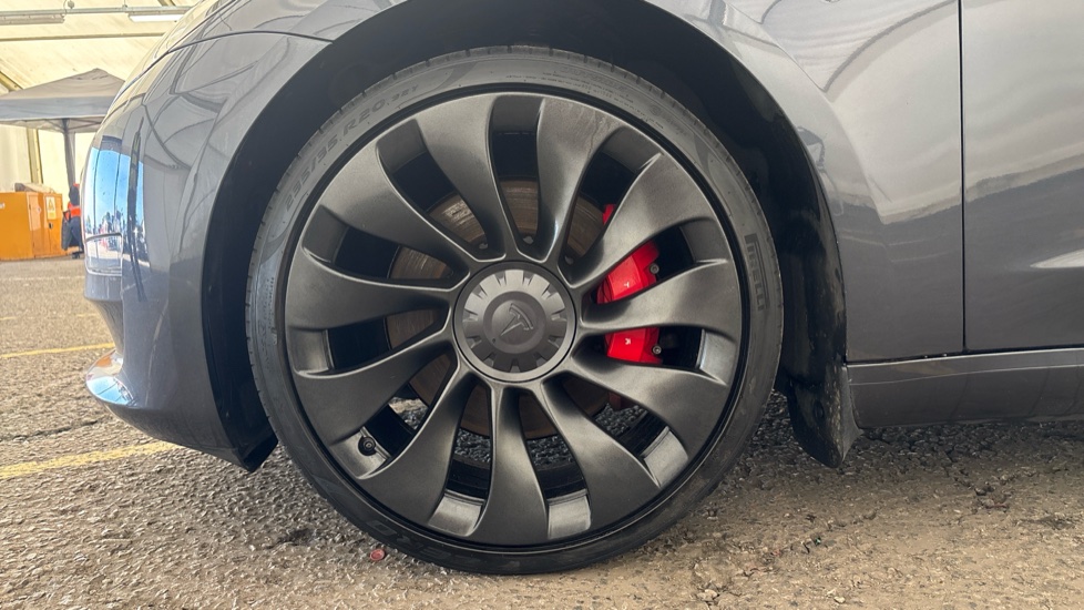TESLA MODEL 3 Image 17