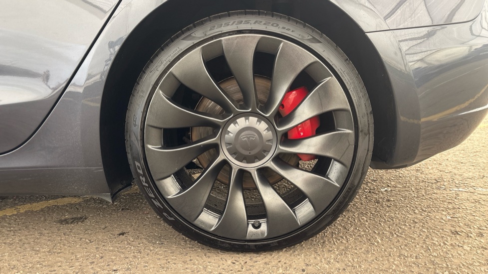 TESLA MODEL 3 Image 18