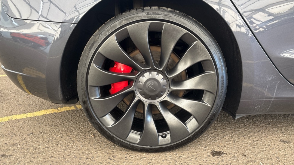 TESLA MODEL 3 Image 19