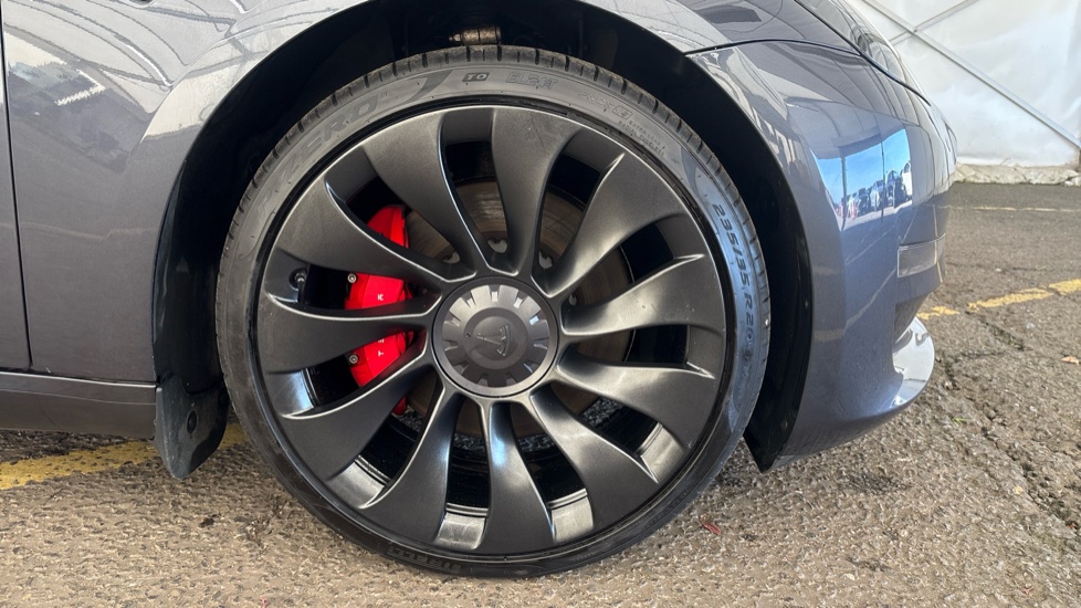 TESLA MODEL 3 Image 20