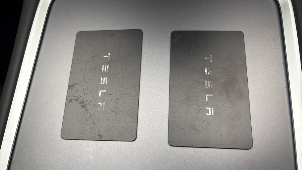 TESLA MODEL 3 2 keys