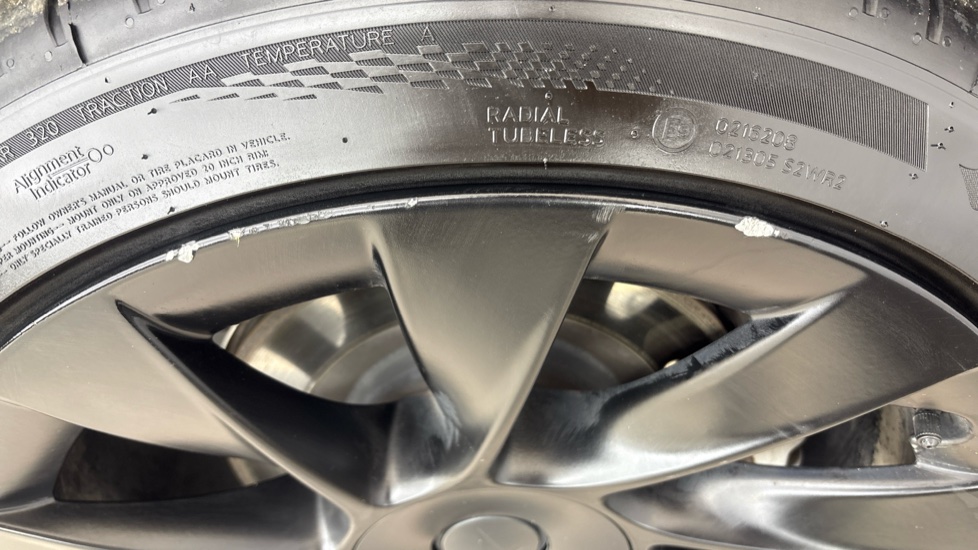 TESLA MODEL Y Scuff
