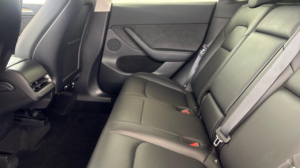 TESLA MODEL Y Image 14