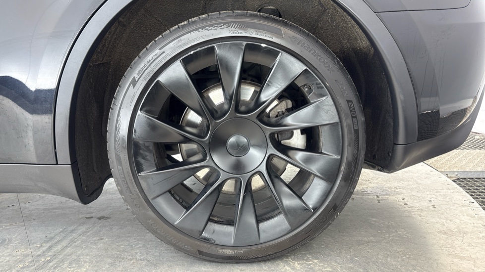 TESLA MODEL Y Image 18