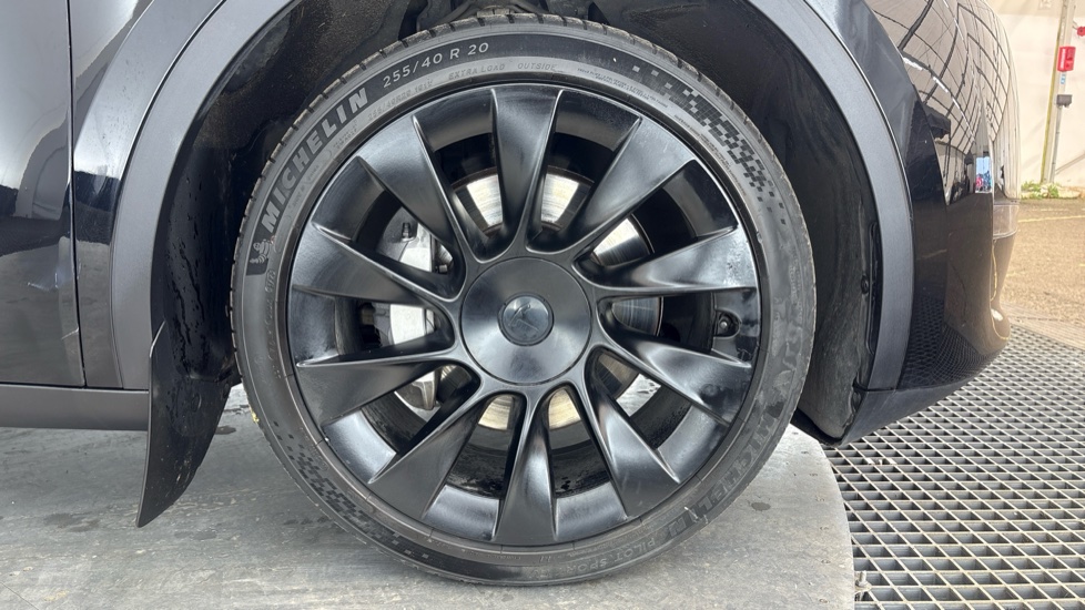 TESLA MODEL Y Image 20