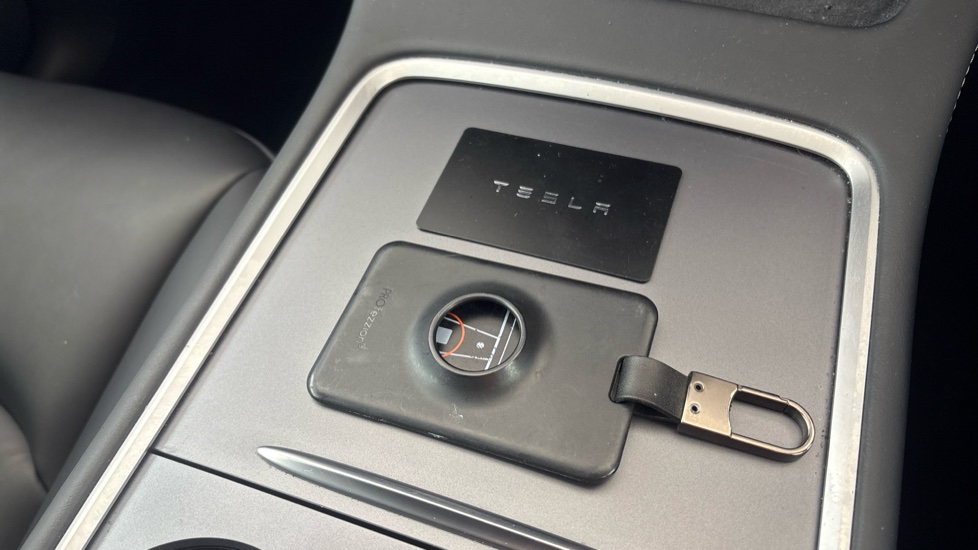 TESLA MODEL Y 2 keys available
