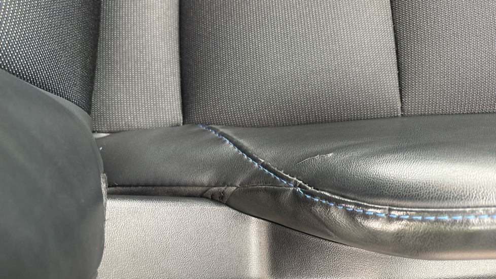 MG MG4 cracked
