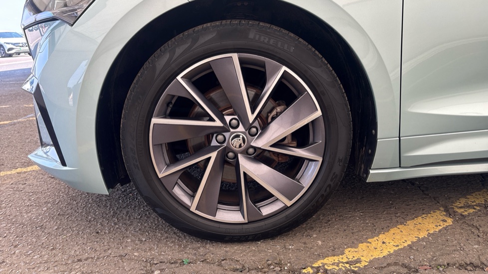 SKODA ENYAQ Image 17
