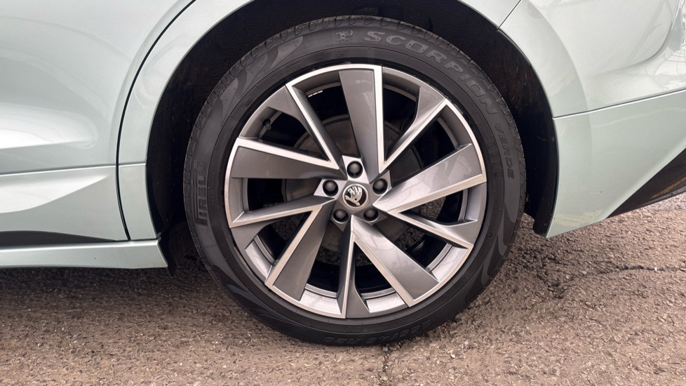 SKODA ENYAQ Image 18
