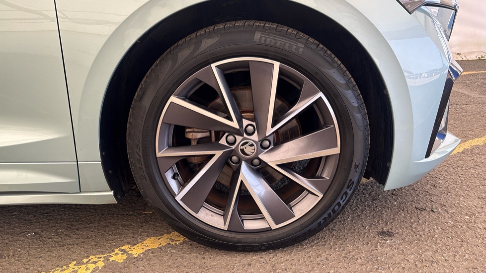 SKODA ENYAQ Image 20