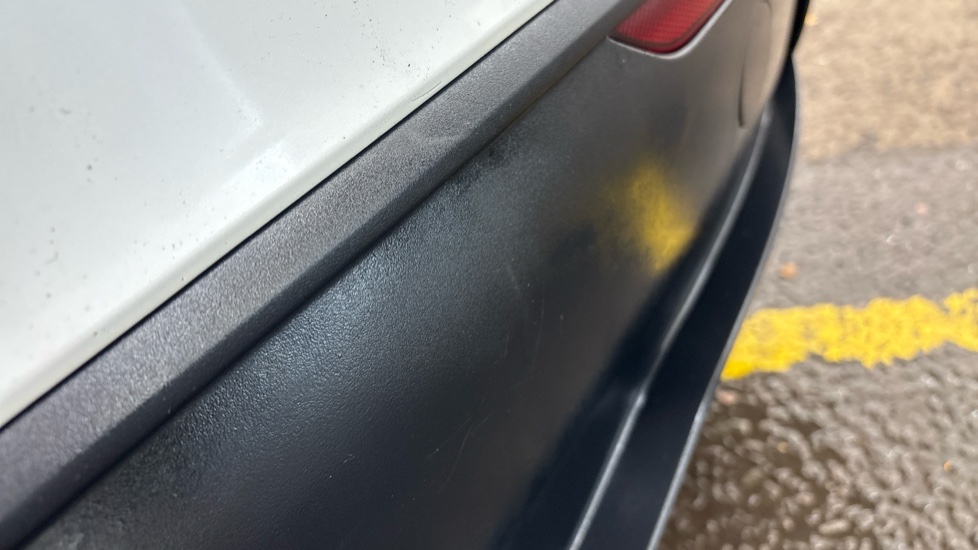 TESLA MODEL Y HATCHBACK RWD 5dr Auto