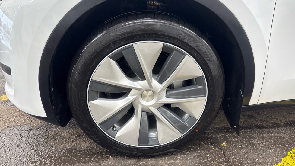 TESLA MODEL Y HATCHBACK RWD 5dr Auto
