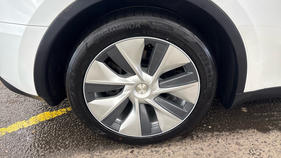 TESLA MODEL Y HATCHBACK RWD 5dr Auto