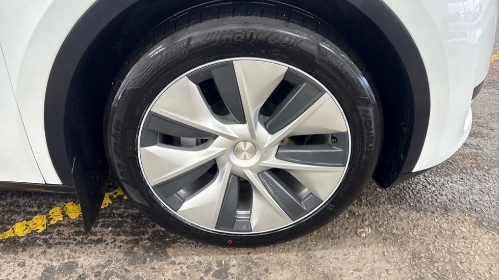 TESLA MODEL Y HATCHBACK RWD 5dr Auto
