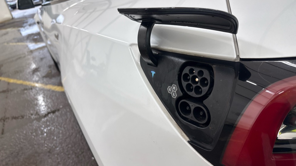 TESLA MODEL Y HATCHBACK RWD 5dr Auto
