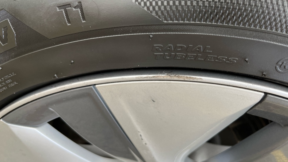 TESLA MODEL Y scuff