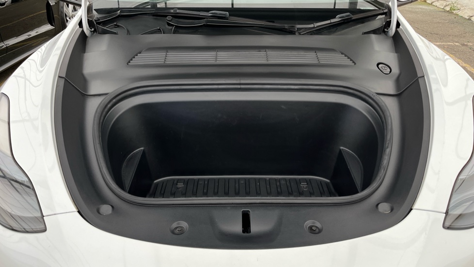 TESLA MODEL Y Image 16