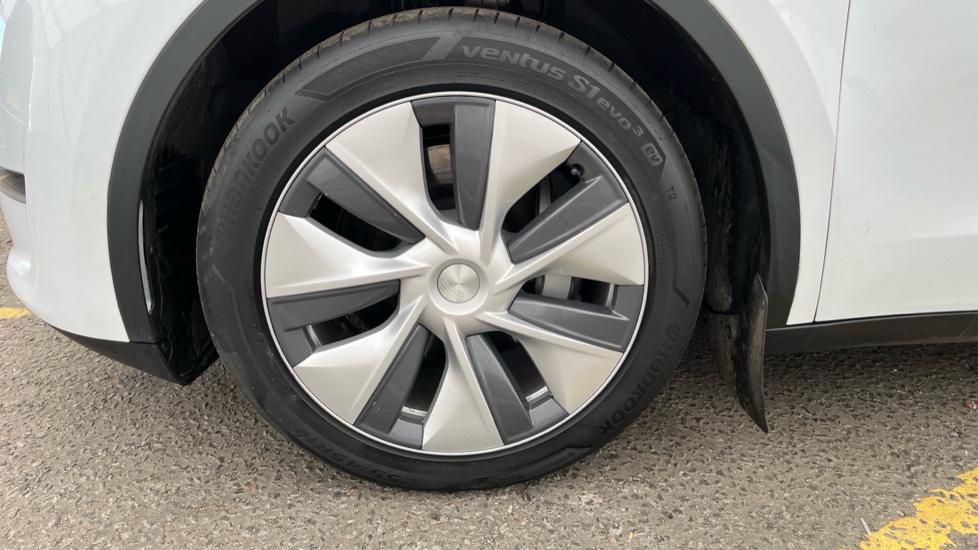 TESLA MODEL Y Image 17