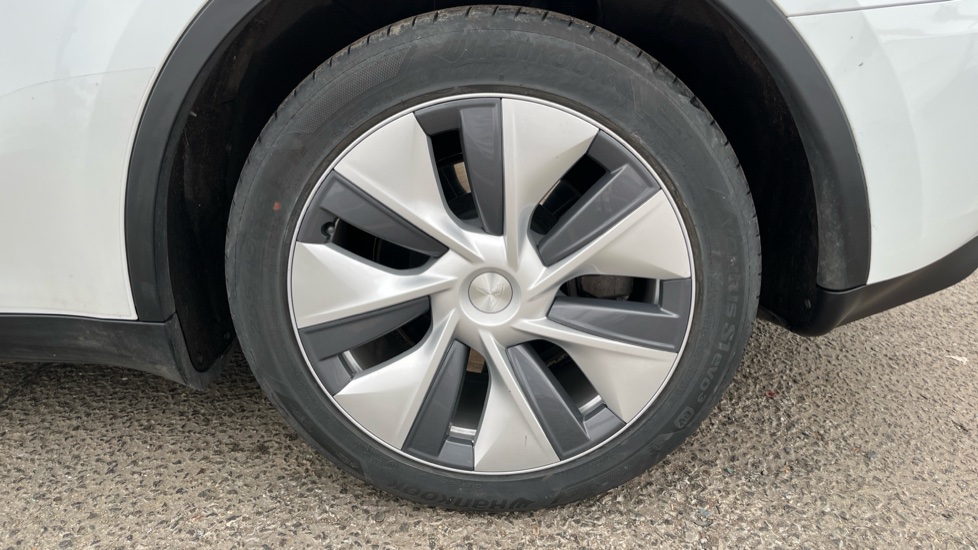 TESLA MODEL Y Image 18