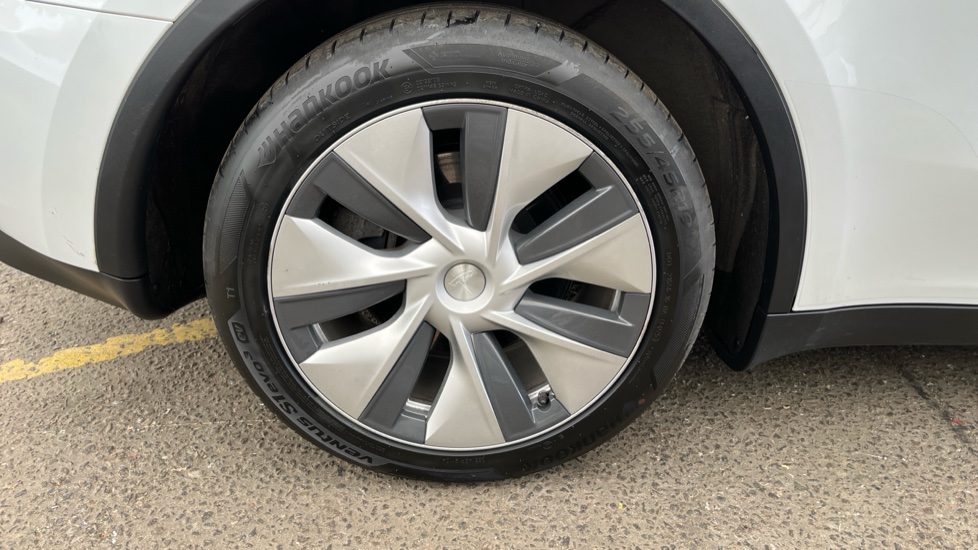 TESLA MODEL Y Image 19