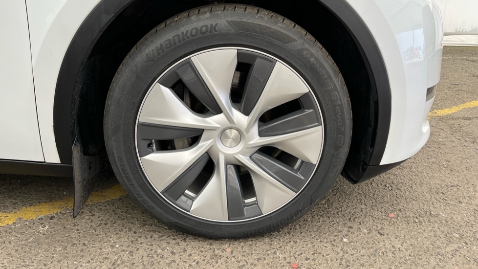 TESLA MODEL Y Image 20