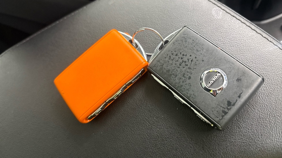 VOLVO XC60 two keys