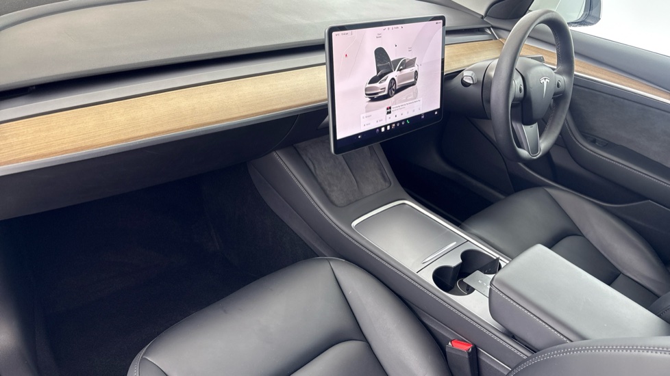 TESLA MODEL 3 Image 10