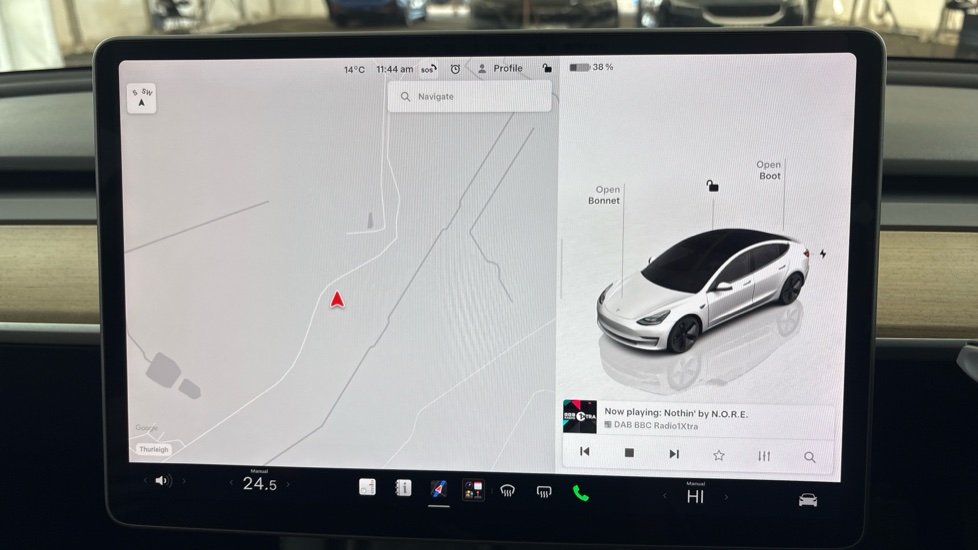 TESLA MODEL 3 Image 12