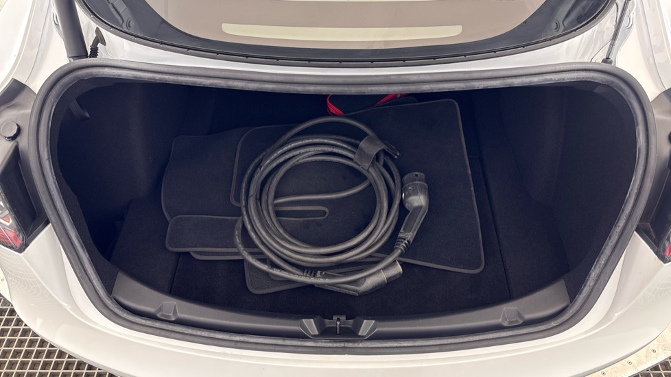 TESLA MODEL 3 Image 15