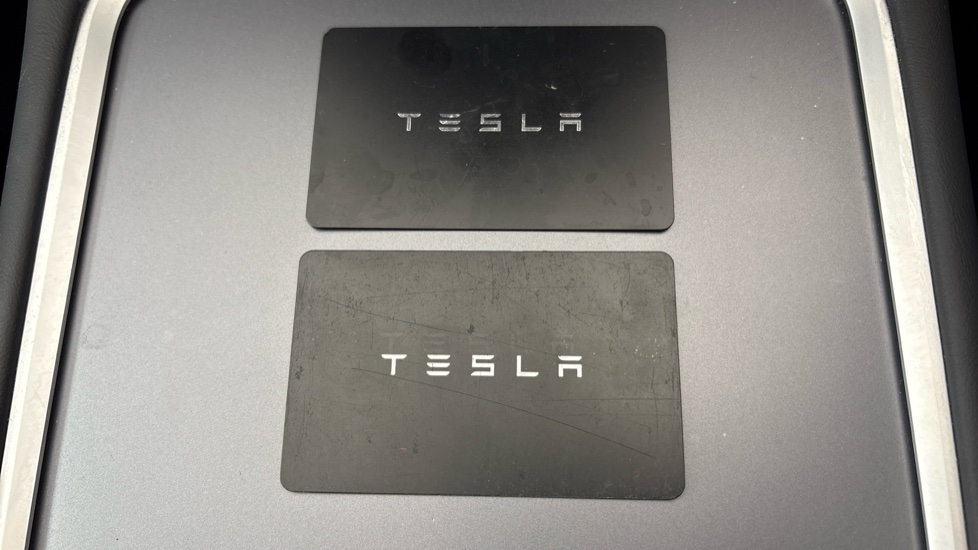 TESLA MODEL 3 2 keys