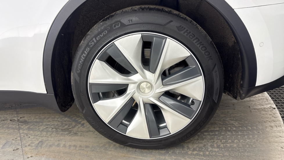 TESLA MODEL Y HATCHBACK Long Range AWD 5dr Auto